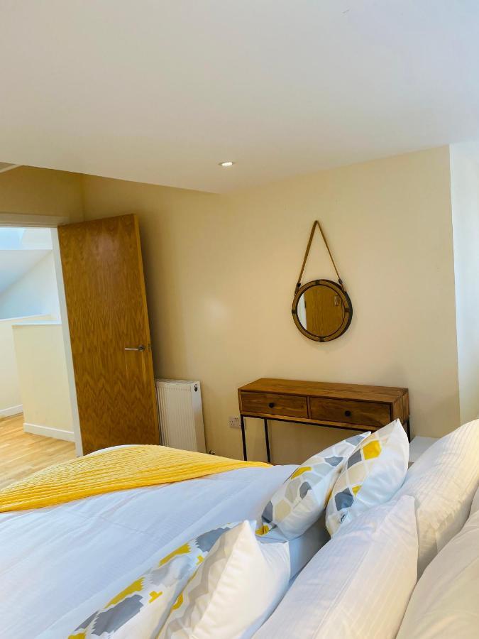 에든버러 2 Bed 2 Bath With Private Parking 아파트 외부 사진