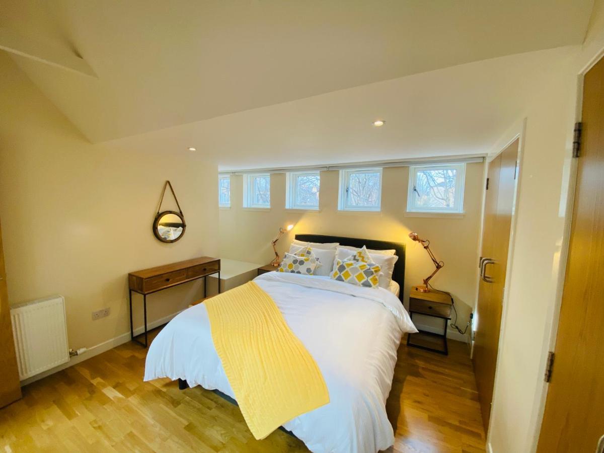 에든버러 2 Bed 2 Bath With Private Parking 아파트 외부 사진